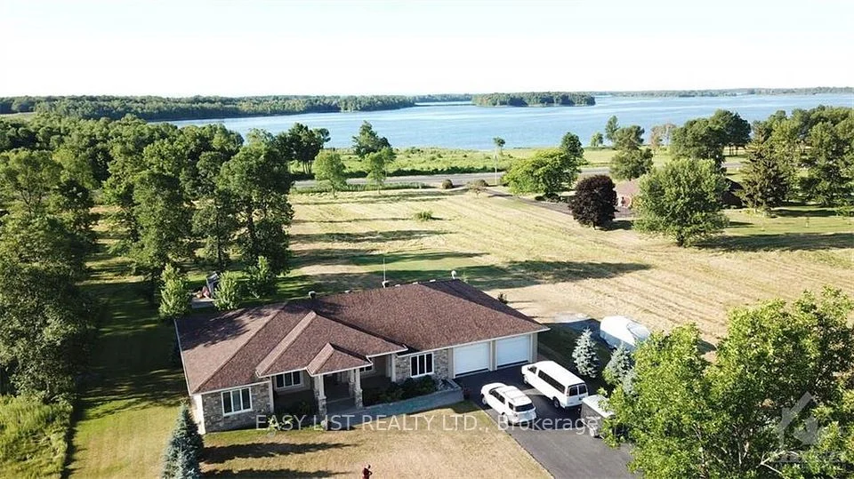 15886 MANNING Road, South Stormont, ON K0C 1M0