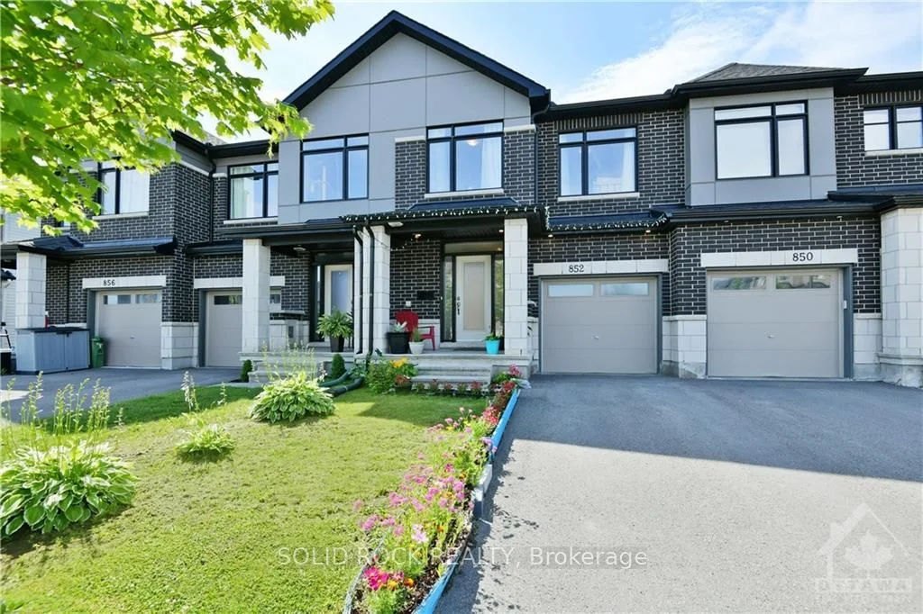 Att/Row/Townhouse in Stittsville - Munster - Richmond