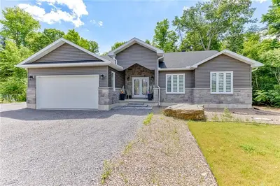 Detached in Greater Madawaska