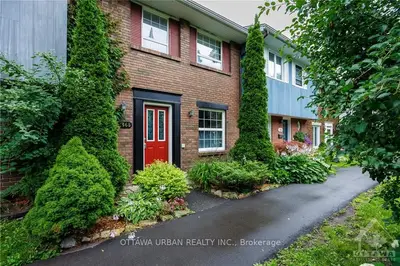 Att/Row/Townhouse in Parkway Park - Queensway Terrace S and Area
