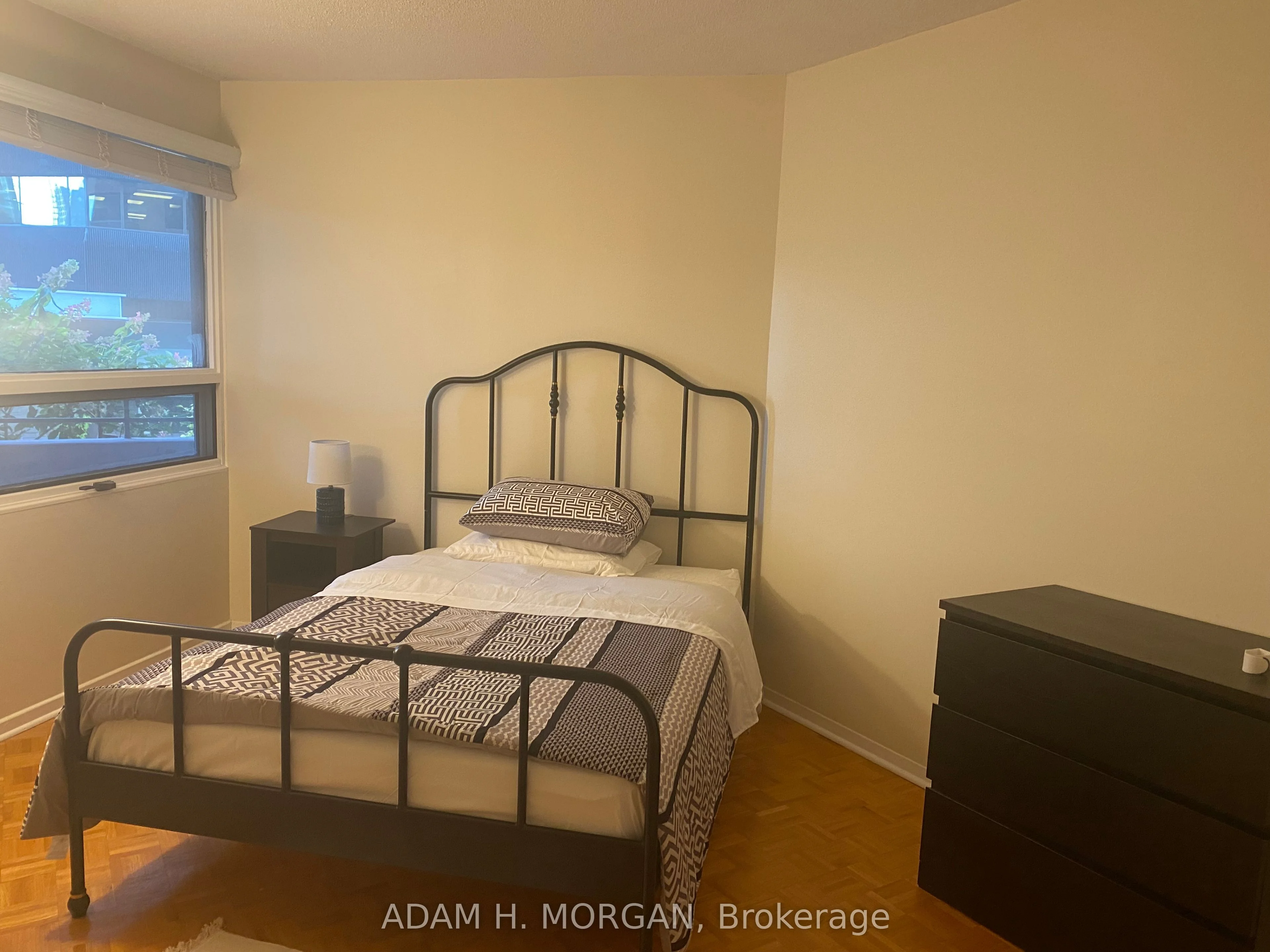 151 BAY Street 110, Ottawa Centre, ON K1R 7T2