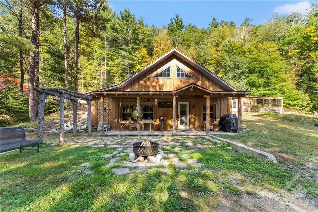 Detached in Lanark Highlands