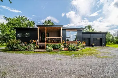 Detached in Russell