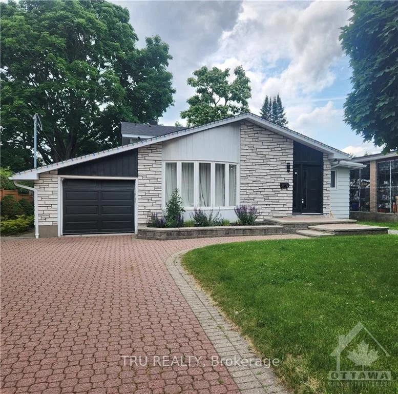 2114 BALHARRIE Avenue, Elmvale Acres and Area, ON K1G 1G5
