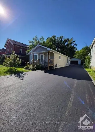 542 Main Street, North Dundas, On K0c 2k0