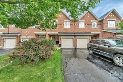 Att/Row/Townhouse in Kanata