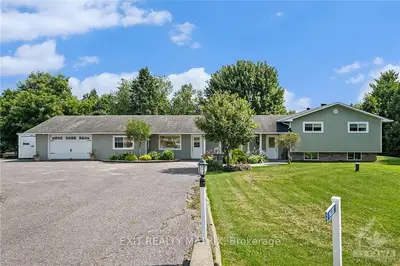 Detached in Russell