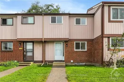 Condo Townhouse in Barrhaven