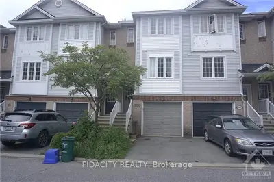 Att/Row/Townhouse in Carlington - Central Park