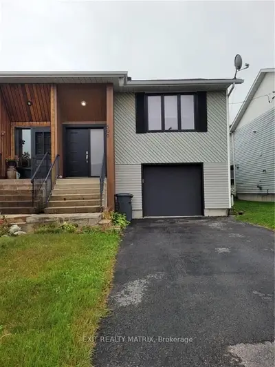 Semi-Detached in Hawkesbury