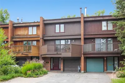 Att/Row/Townhouse in Crystal Bay - Rocky Point - Bayshore