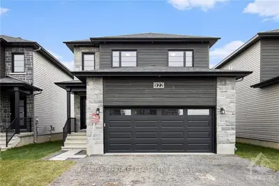Detached in Russell