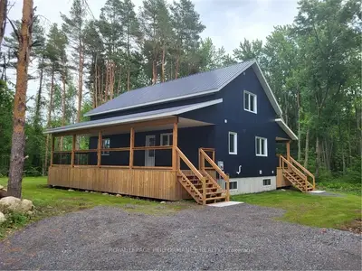 Detached in South Stormont