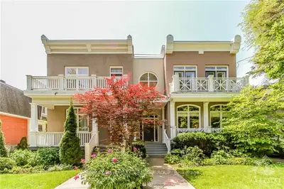 Semi-Detached in New Edinburgh - Lindenlea