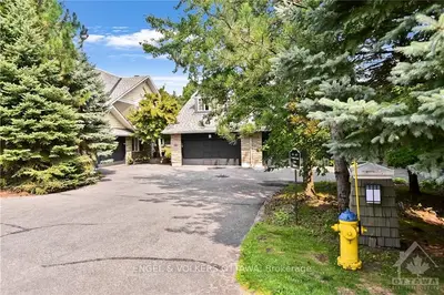 Semi-Detached in Crystal Bay - Rocky Point - Bayshore