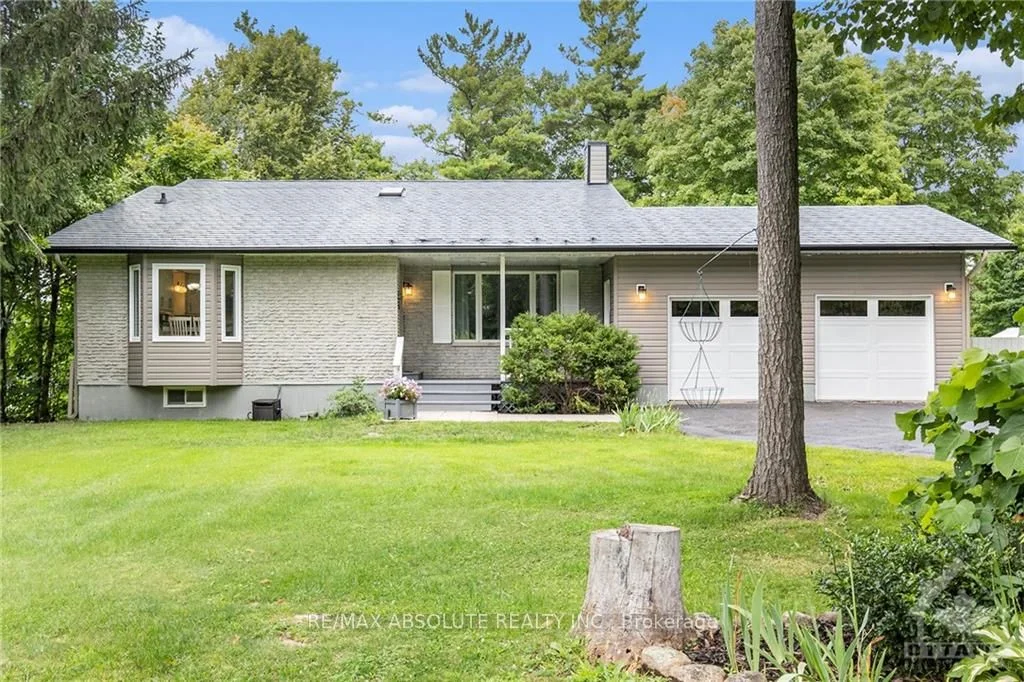 Detached in McNab/Braeside