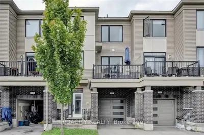 Att/Row/Townhouse in Kanata