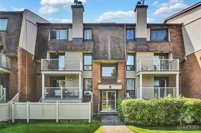 Condo Apartment in Barrhaven