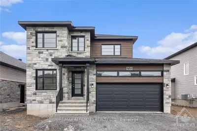 Detached in Russell