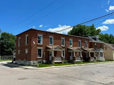 Triplex in Renfrew