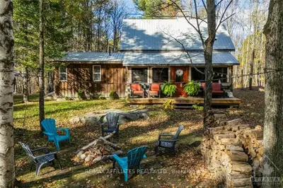 Detached in Lanark Highlands