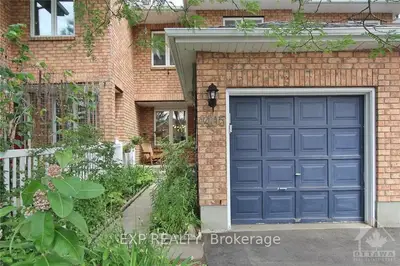 Att/Row/Townhouse in Cyrville - Carson Grove - Pineview