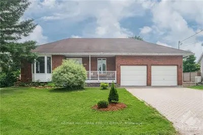 Detached in Mississippi Mills