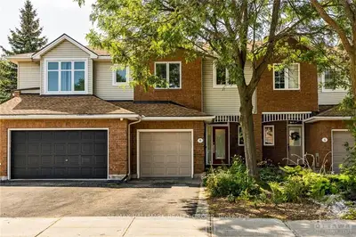 Att/Row/Townhouse in Kanata