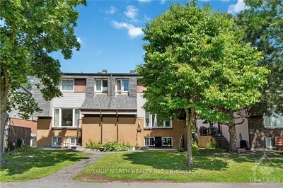 Condo Townhouse in Cyrville - Carson Grove - Pineview