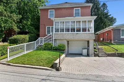 Detached in Brockville