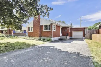 Detached in Parkway Park - Queensway Terrace S and Area