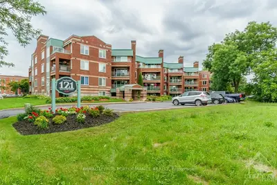 Condo Apartment in Cornwall
