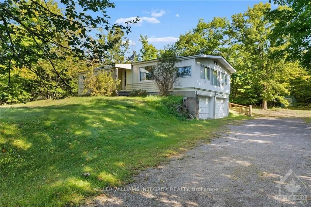 Detached in McNab/Braeside
