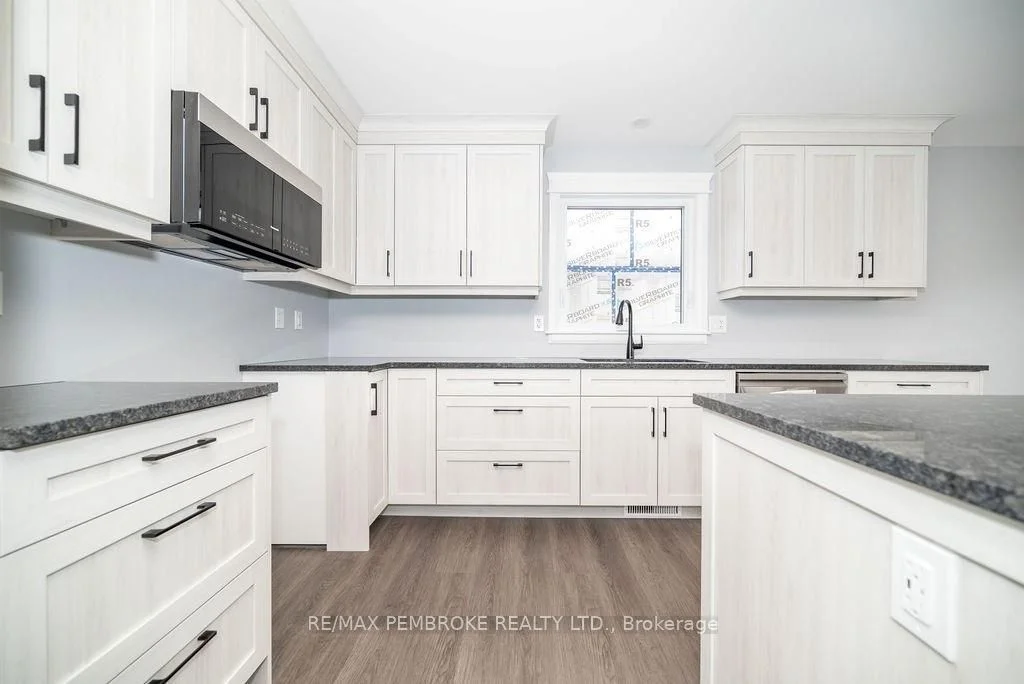 10 DURANT Street, Petawawa, ON K8H 0H3