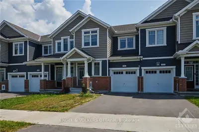 Att/Row/Townhouse in Kanata