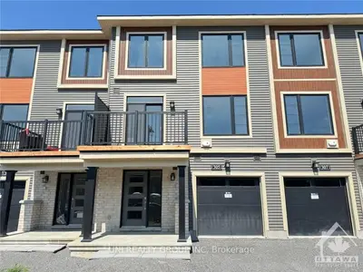 Att/Row/Townhouse in Kanata