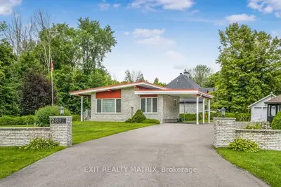 Detached in Champlain