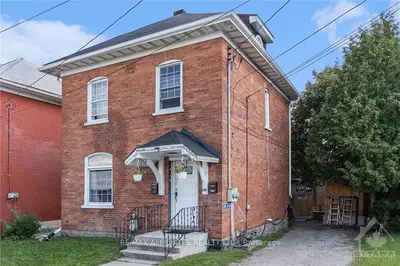 Duplex in Smiths Falls