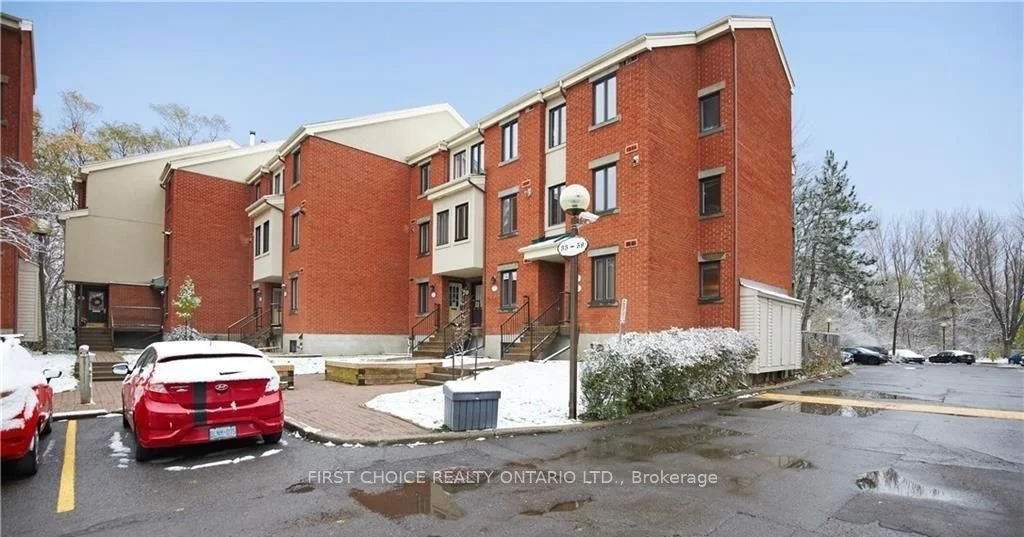 Condo Apartment in Manor Park - Cardinal Glen and Area