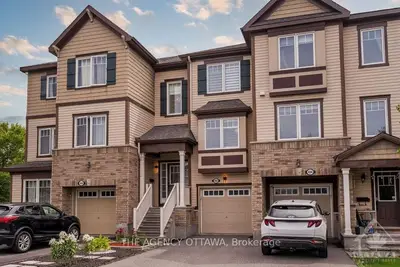 Att/Row/Townhouse in Kanata