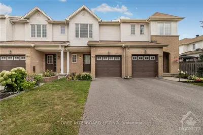 Att/Row/Townhouse in Kanata