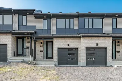 Att/Row/Townhouse in Stittsville - Munster - Richmond