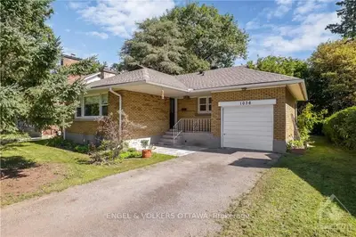 Detached in Britannia Heights - Queensway Terrace N and Area