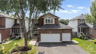 Detached in Russell