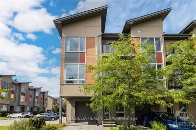 Att/Row/Townhouse in Hunt Club - Windsor Park Village and Area