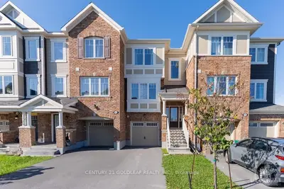 Att/Row/Townhouse in Kanata