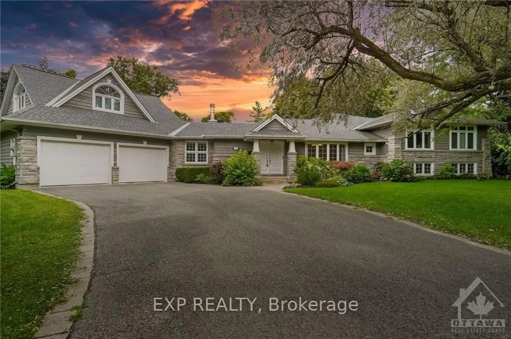 Detached in Beacon Hill North - South and Area