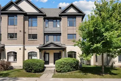 Condo Townhouse in Kanata