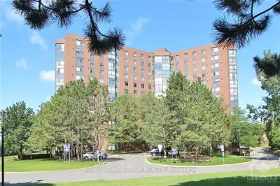 Condo Apartment in Britannia Heights - Queensway Terrace N and Area