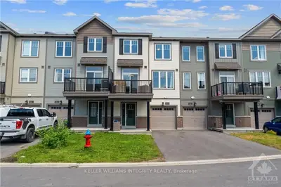 Att/Row/Townhouse in Kanata